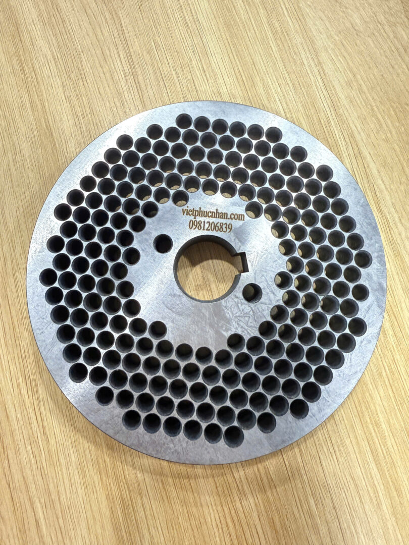 z6687508234769_247303dfb2528a686b8496bdaadfb807 mặt sàn ép cám viên